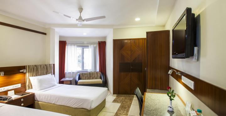 Treebo Ambassador Hotell Ahmedabad Exteriör bild