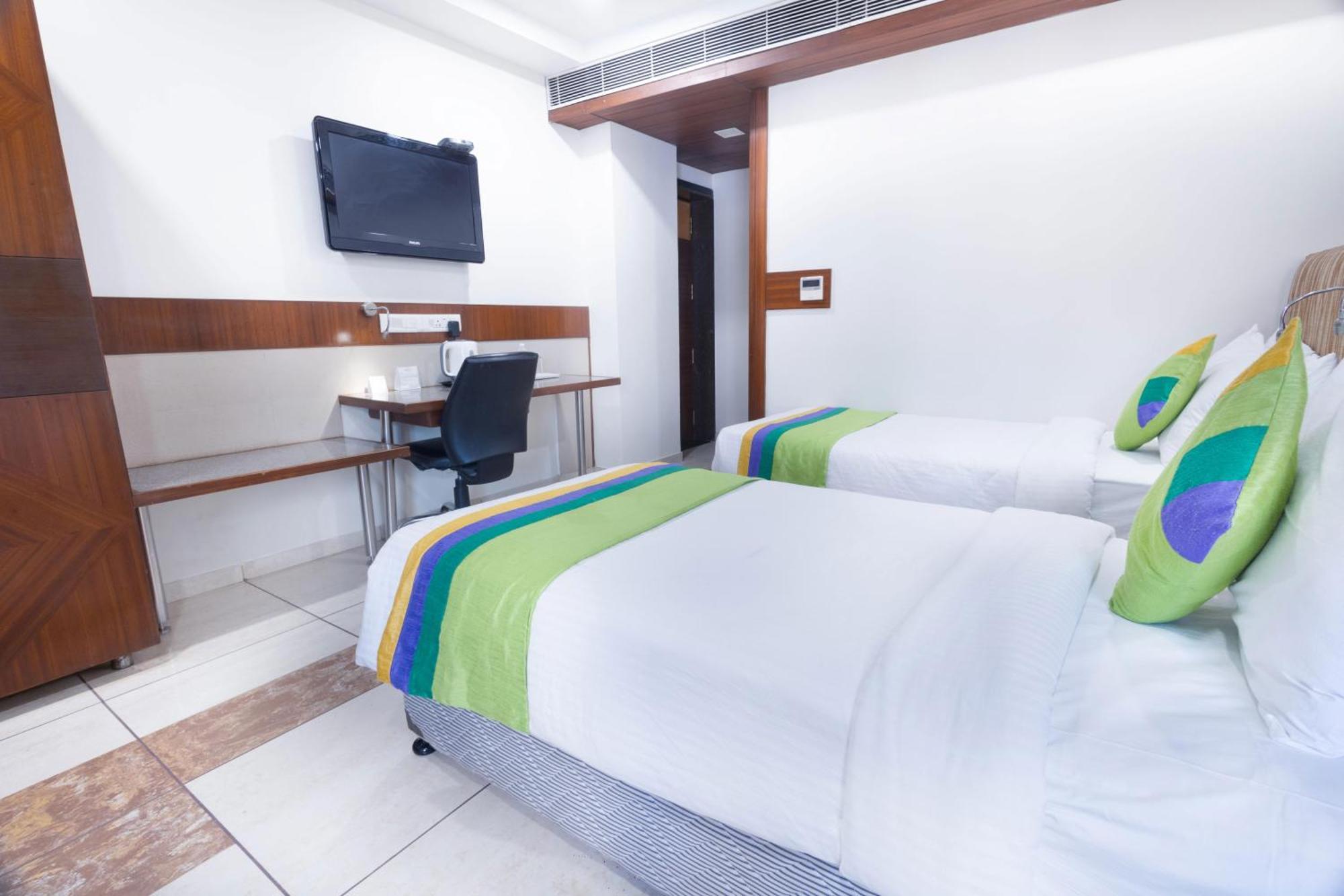 Treebo Ambassador Hotell Ahmedabad Exteriör bild