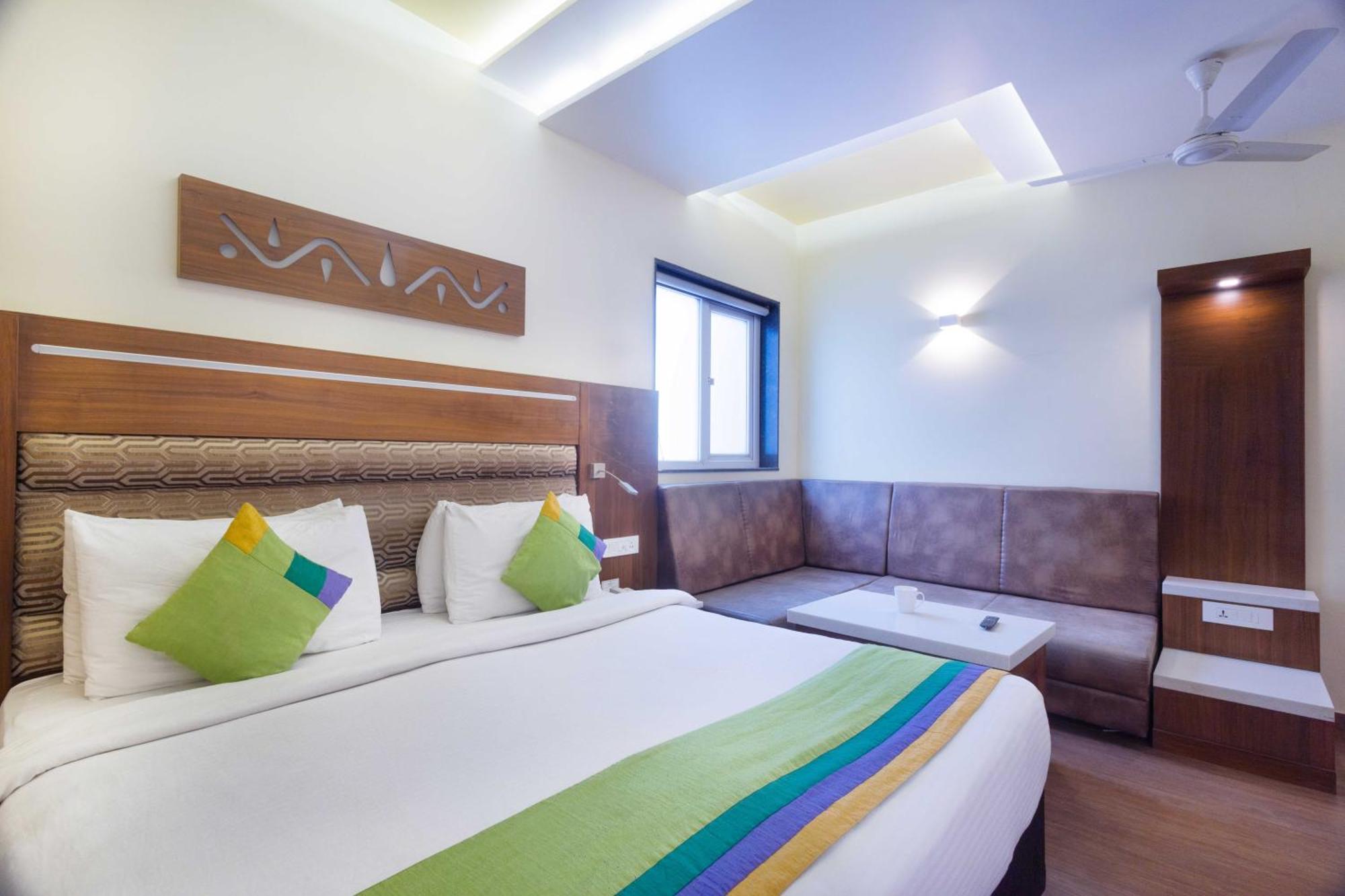 Treebo Ambassador Hotell Ahmedabad Exteriör bild