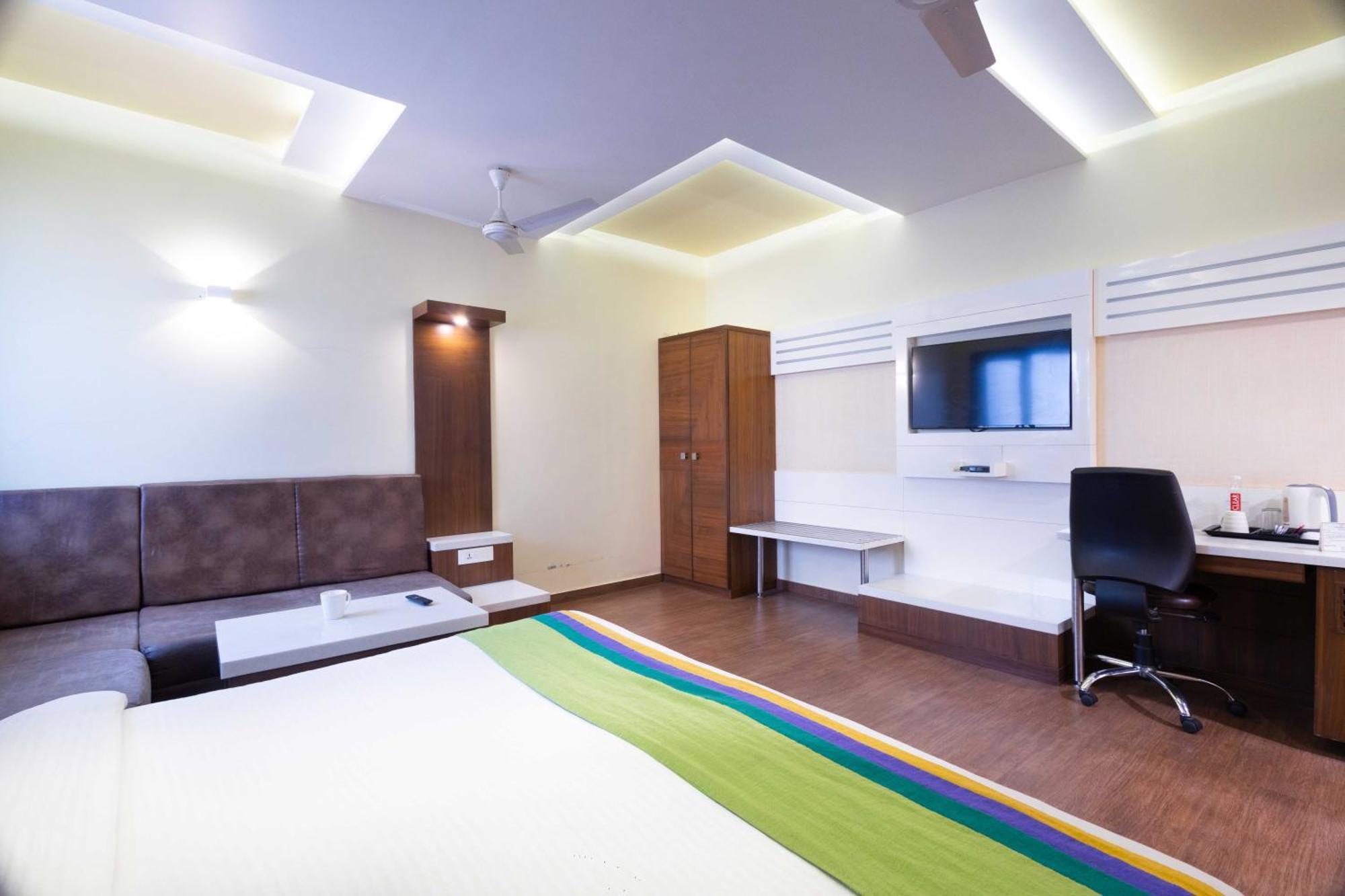 Treebo Ambassador Hotell Ahmedabad Exteriör bild